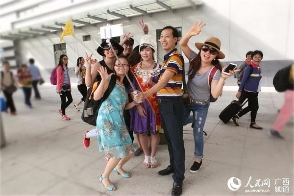 桂林火车站青年志愿者助力柳州三江号