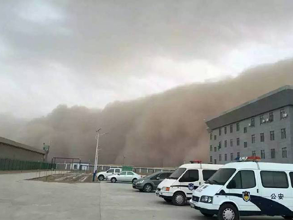 黑风前晚侵袭喀什,中央气象台预计南疆局地仍