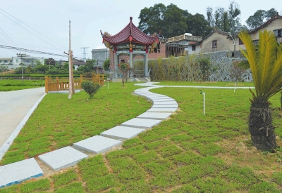 深山里的梅洋村，也开始装饰自己的家园。