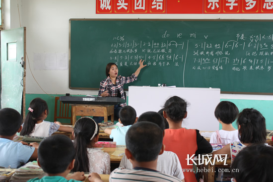 石家庄市青少年宫艺术支教 走进赞皇孟家庄小