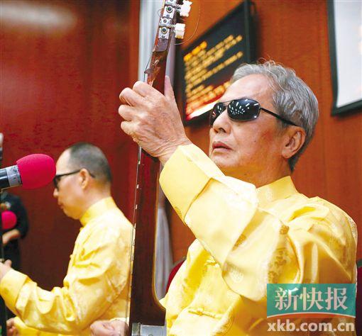 ■莫若文、郑健明在广东省博物馆演唱(郑迅摄影)。