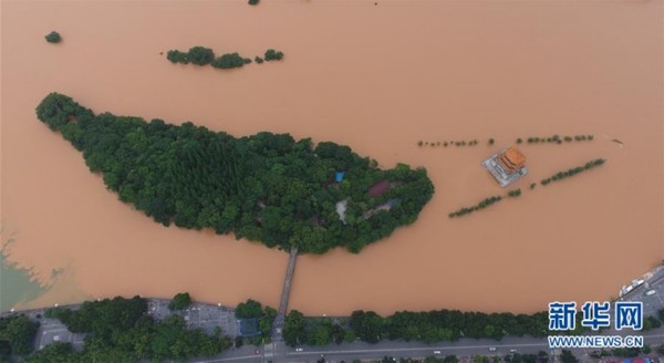 　　5月21日，湖南永州道县潇水河在道县县城段超出警戒水位2米。