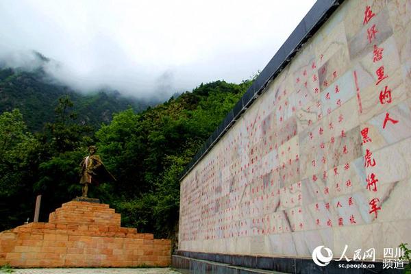 黑虎寨羌民为黑虎将军塑的碑文。（刘浏 摄）