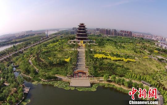 图为河北迁安轩辕阁远景。　付立冬 摄