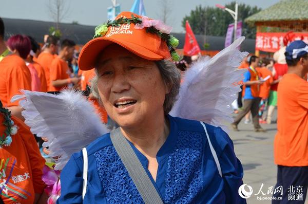 此次“花马”吸引了不同年龄段了人参与。人民网尹星云 摄