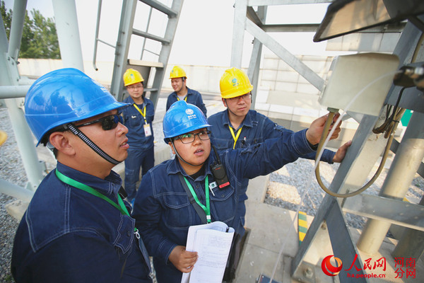 检修1000千伏串补设备