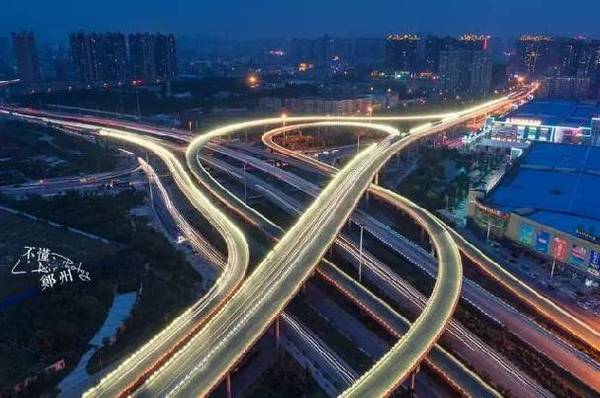 　　嵩山路南三环立交 图/赵亮