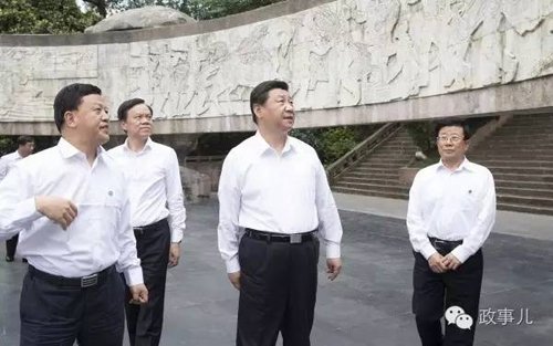 左一为王晓光