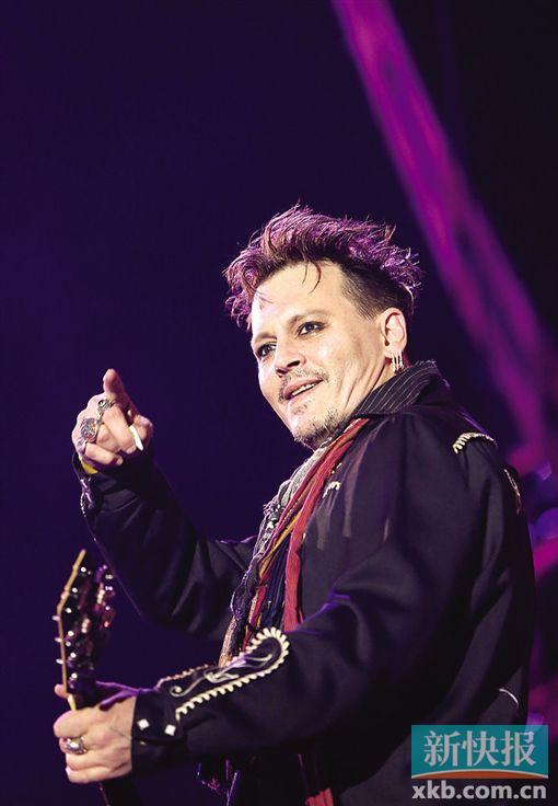 ■德普本人似乎并末受到离婚事件影响,在葡萄牙里斯本亮相Rock in Rio音乐节。