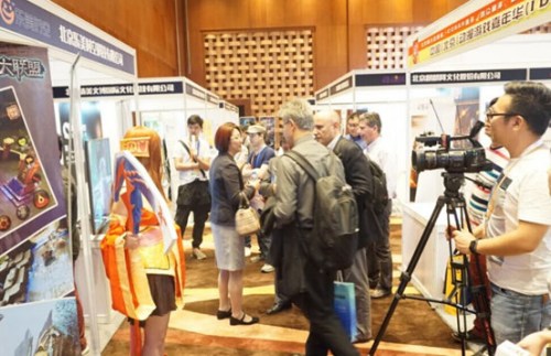 美国客商与乐美时空洽谈