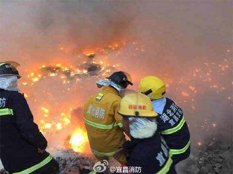 湖北宜昌化工厂火灾确认无人伤亡 消防正消灭