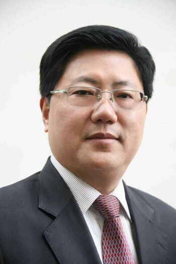 何平当选四川巴中市市长