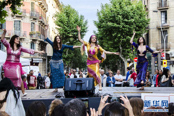 巴塞罗那的街头舞蹈秀(高清组图)