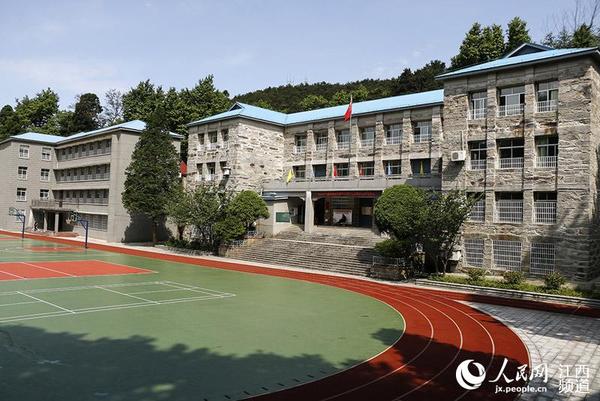 庐山中学的考点大楼。