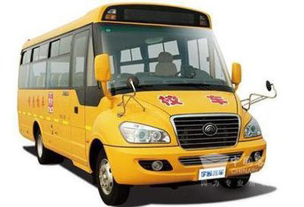 黑校车严重超员被查 司机涉嫌危驾被刑拘