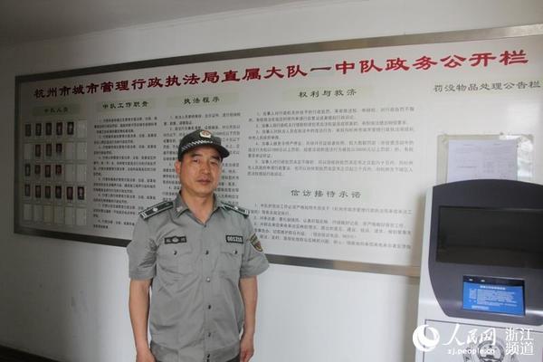 从事城管执法工作13年来，蒋建伟同志始终以一名党员的标准严格要求自己，这段时间，他紧紧围绕G20峰会保障这一圆心，全力以赴投入到犬类管理、五水共治和燃气执法等工作中。