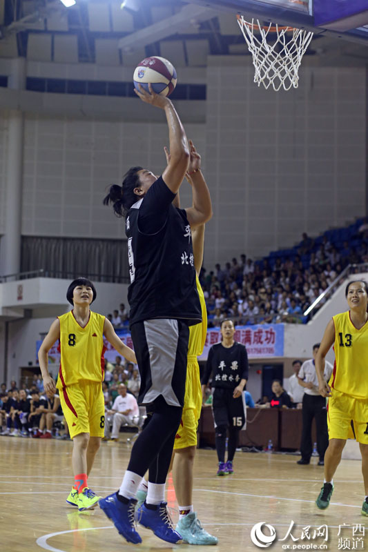 平果女队显示出卫冕冠军的雄厚实力，以90：23战胜对手。