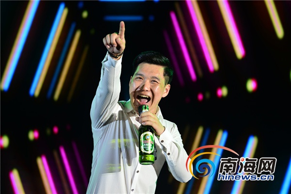 　　現(xiàn)場表演。