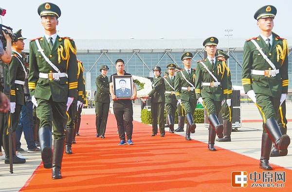 维和英雄魂归故里 申亮亮烈士安葬温县烈士陵园