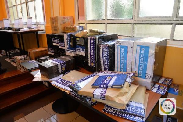 　　图为警方缴获的账本