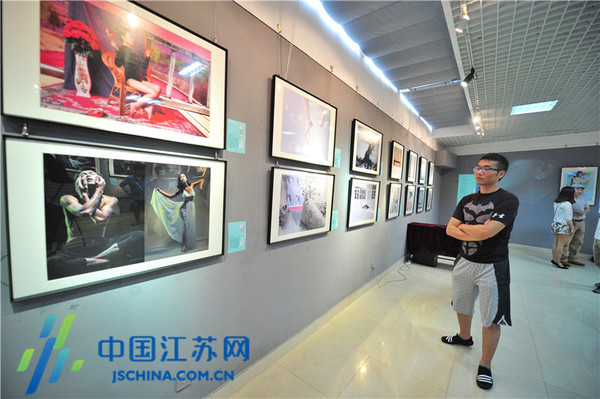 南广学院举办优秀毕业摄影展 119位学生作品被