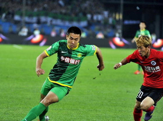 2010年初,王晓龙离开鲁能转会北京国安。