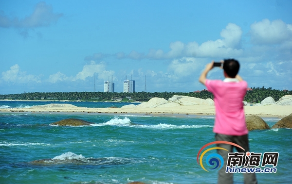 长征七号运载火箭发射进入倒计时 游人踩点忙