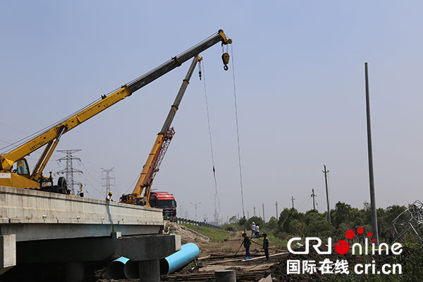 江苏电力公司正全力抢修受灾地区电路