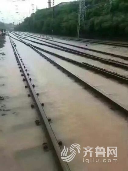 近日，因天气原因，济南乘警支队值乘的南下多趟列车出现不同程度的晚点。