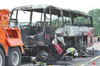 国务院安委办通报湖南大巴事故:车辆超载2人