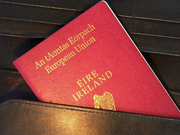 爱尔兰护照。