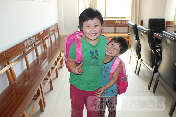 十年黑户终于洗白了,两姐妹圆了上学梦