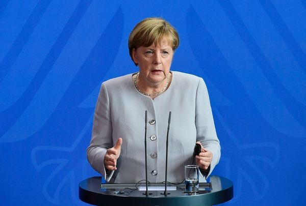 　　6月27日，德国总理安格拉·默克尔在柏林举行的新闻发布会上发言。（图片来源：新华／法新）