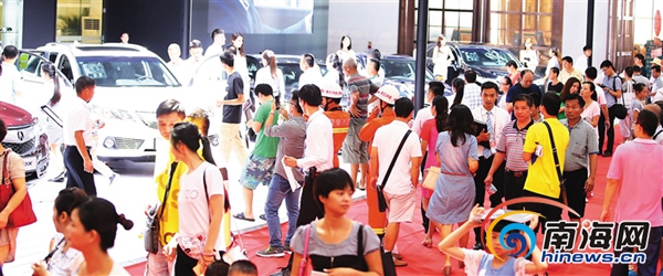 　　2015年9月19日，第九届金秋车展现场。海南日报记者 张茂 摄