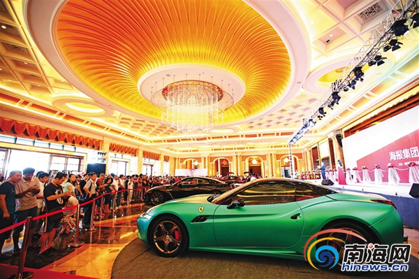 　　2014年9月4日，第八届海报集团金秋车展现场，豪车成为车展的亮点。海南日报记者 张茂 摄