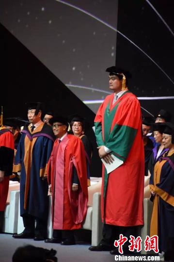 汕头大学2016届毕业典礼。　李怡青 摄