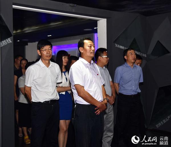 安宁市委书记王冰参观警示基地 供图