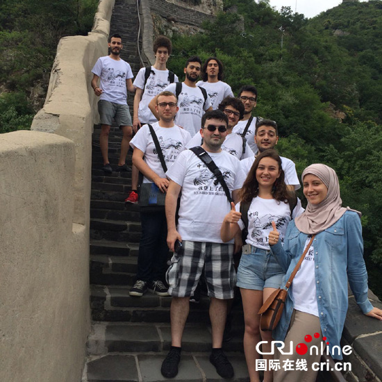 土耳其青年师生代表团游览长城