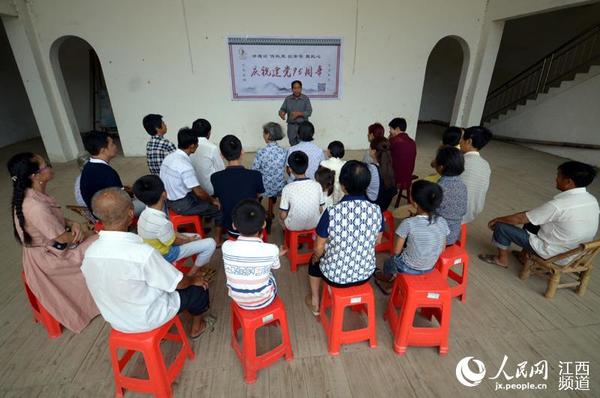 精神文明建设也是山下村的重头戏,而村民们也愿意听这位村支书“说道说道”。