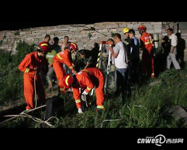富平男子抓蝎子不慎坠深井,爷爷施救也坠入祖孙身亡。