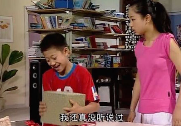 《家有儿女》中的张一山(左)和杨紫。 图片来源网络