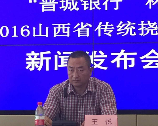 忻州市体育局副局长、大赛组委会竞赛主任王悦介绍全省传统挠羊赛的情况