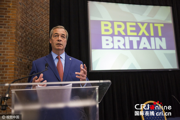 　　当地时间2016年7月4日，英国伦敦，英国独立党领导人法拉奇召开新闻发布会，宣布辞职。图片来源：视觉中国