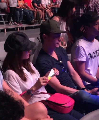 林心如和霍建华甜蜜看演唱会。记者袁世佩/摄影 图片来源:台湾联合新闻网