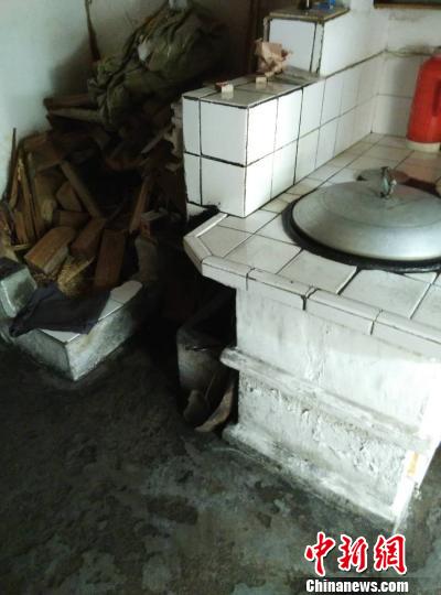 浙江苍南三代人爱心接力 免费烧茶70年赠饮路