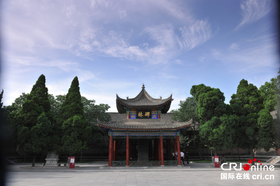 西安碑林博物馆，石台孝经碑立于碑亭之下。（西安碑林博物馆供图）