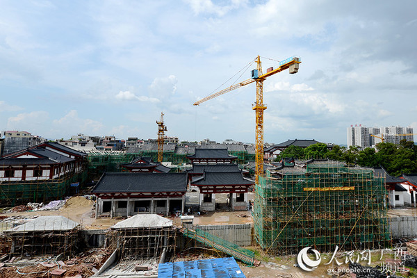 呼之欲出的“容州府”