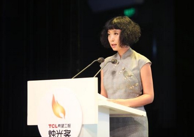 图：魏雪于TCL希望工程烛光奖上发言