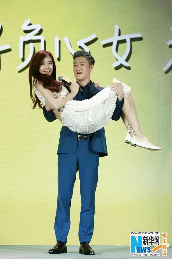 　　曹云金横抱周韦彤