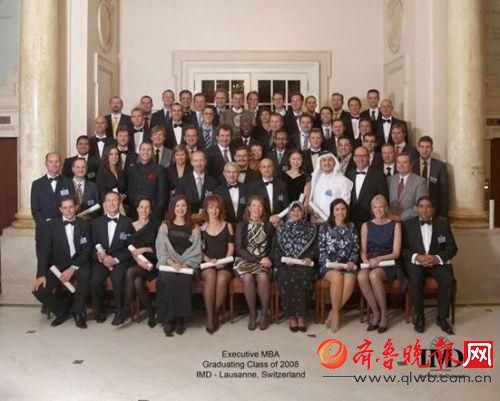 (瑞士商学院IMD2008届校友毕业照)